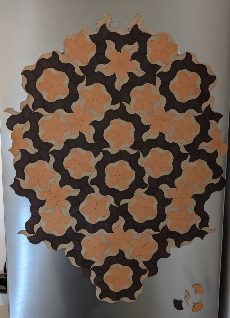 3D printed fridge magnets using penrose tiling pattern